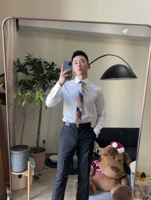 张浩的第一张照片--厦门闪婚服务中心