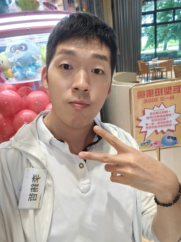 銪哲的第一张照片--厦门闪婚服务中心